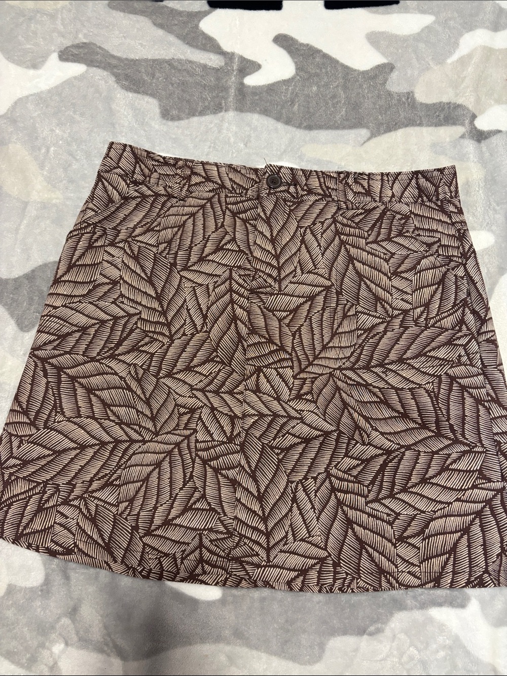 White Stag Brown Leaf-Print Skort with front pockets Size 6